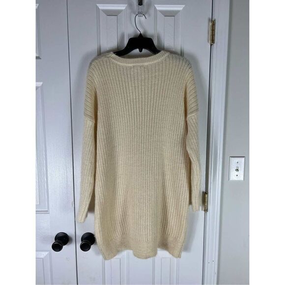 NWT Favlux Charlotte Russe Cream Sweater Size M - Picture 2 of 3